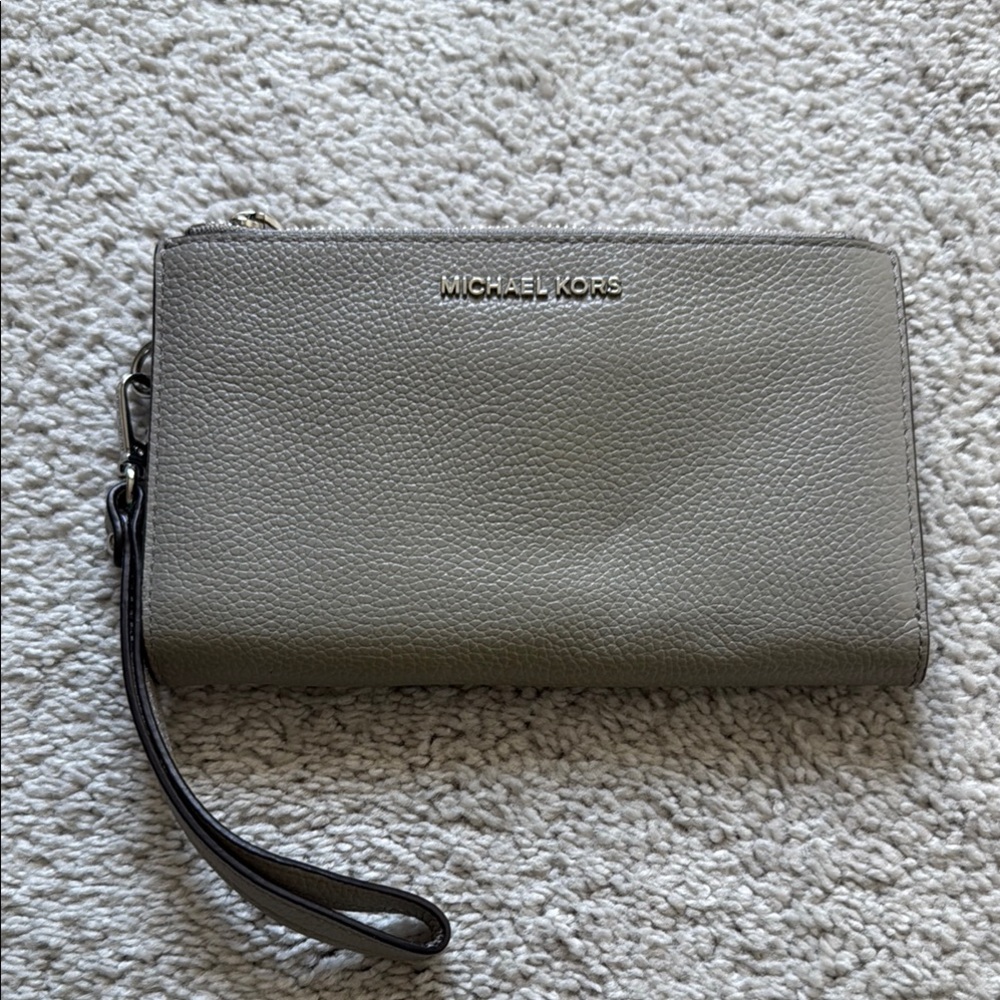 Michael Kors Pebble Leather Wristlet in Gray